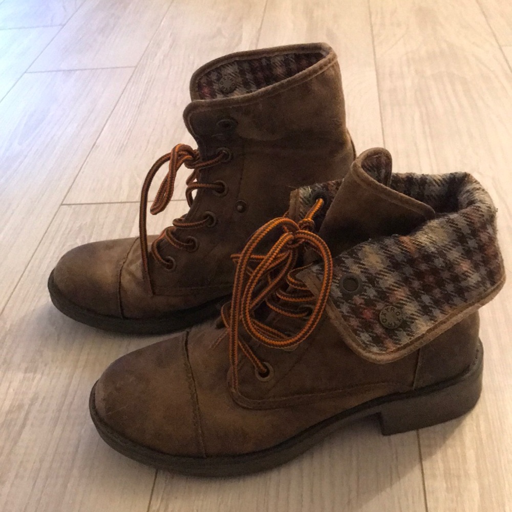 Roxy lace up boots